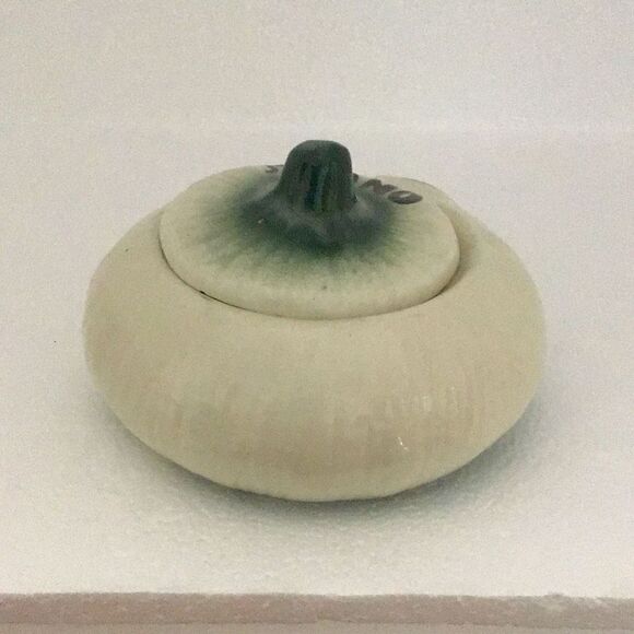 Vintage ceramic crying onion condiment canister - Picture 3 of 7